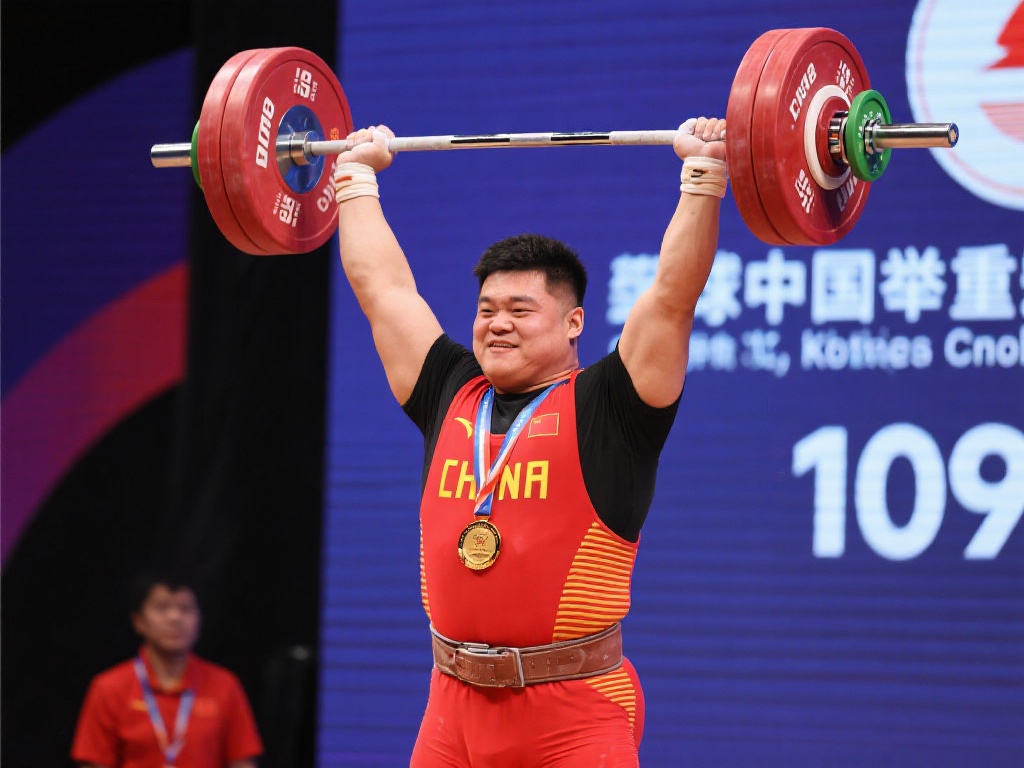 杨哲勇夺举重男子109公斤级双金 杨哲在男子109公斤级的双金表现,不仅仅