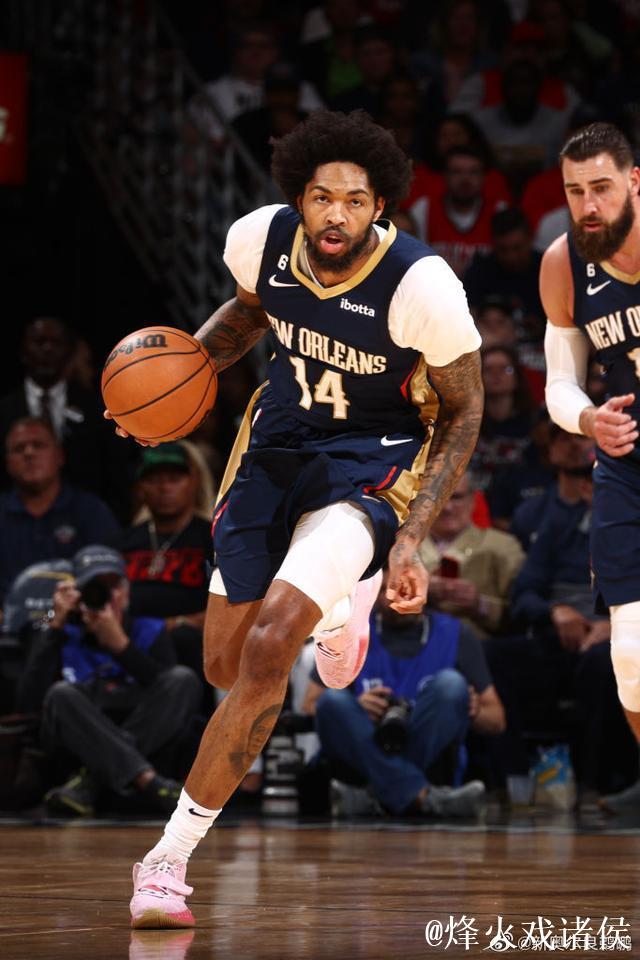 英格拉姆半场高效砍下18分,三分4投3中斩获2篮板 英格拉姆半场高效砍下18分,三分4投3中斩获2篮板