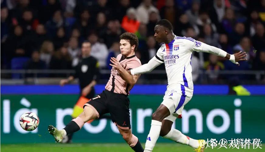 法甲-阿什拉夫梅开二度 巴黎3-2险胜里昂豪取八连胜