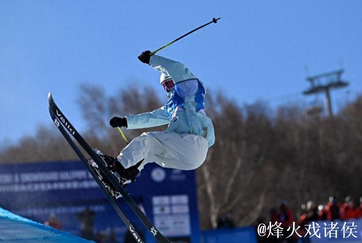 李方慧夺得自由式滑雪U型场地世界杯美国阿斯本站金牌